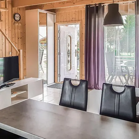 2 Bedroom Gorgeous In Ferienhaus